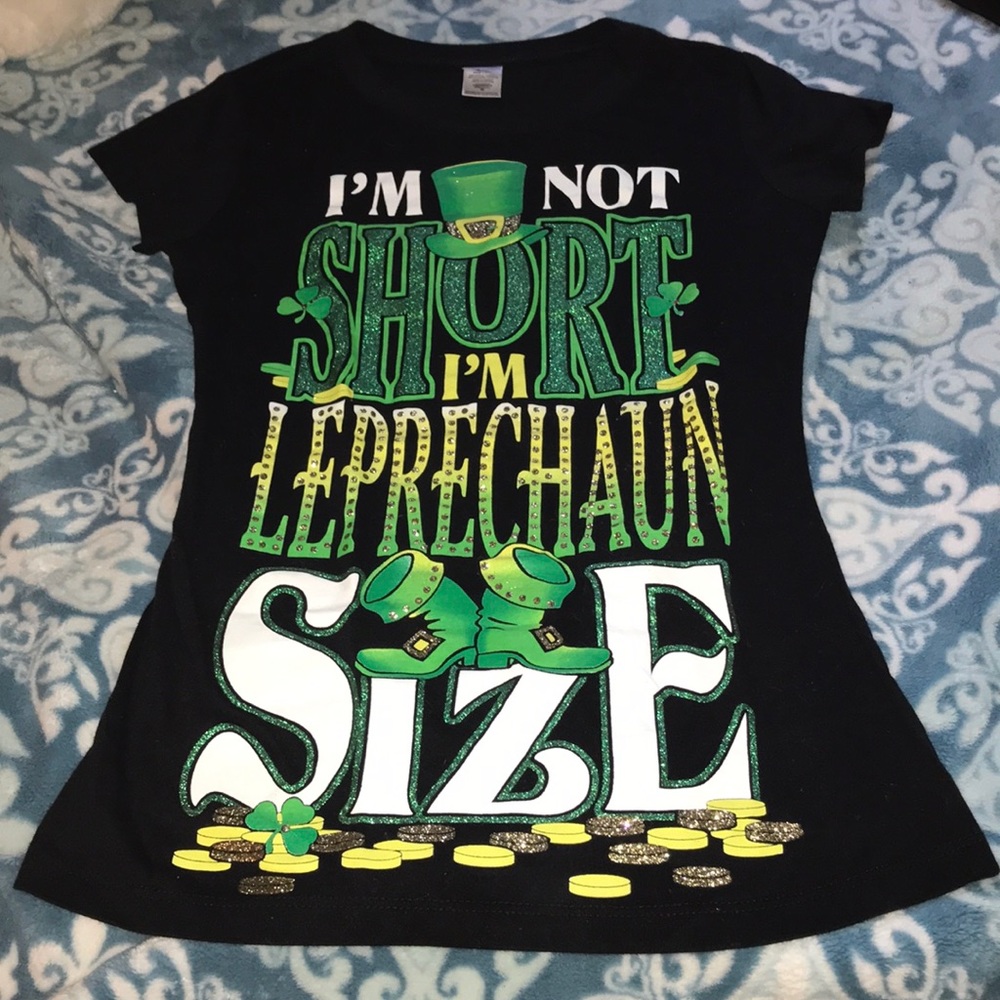 ☘️☘️ EUC - Lucky Leprechaun Fitted Tee ✨✨